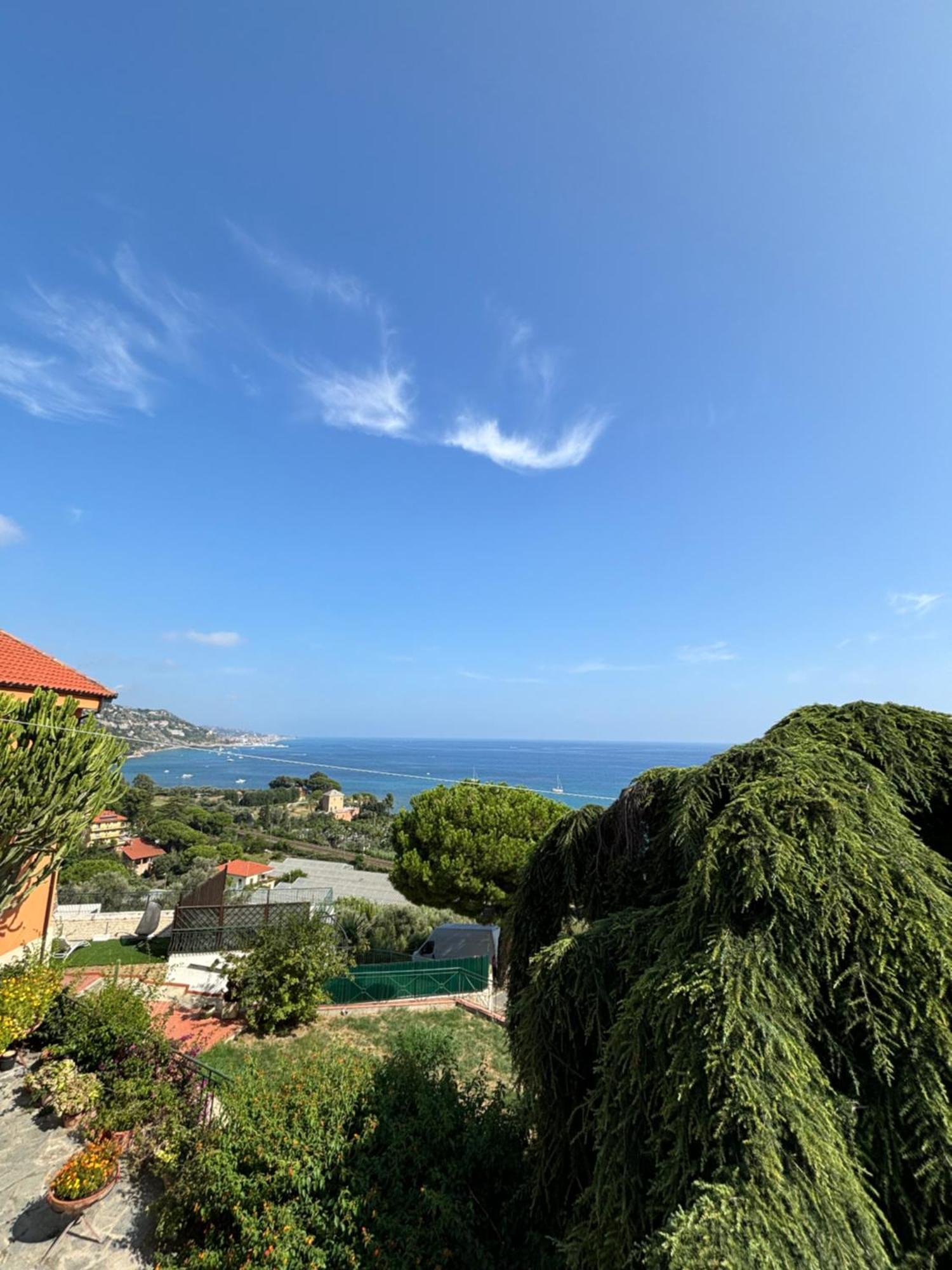 Appartement Il Giardino Del Mare à Vintimille Extérieur photo