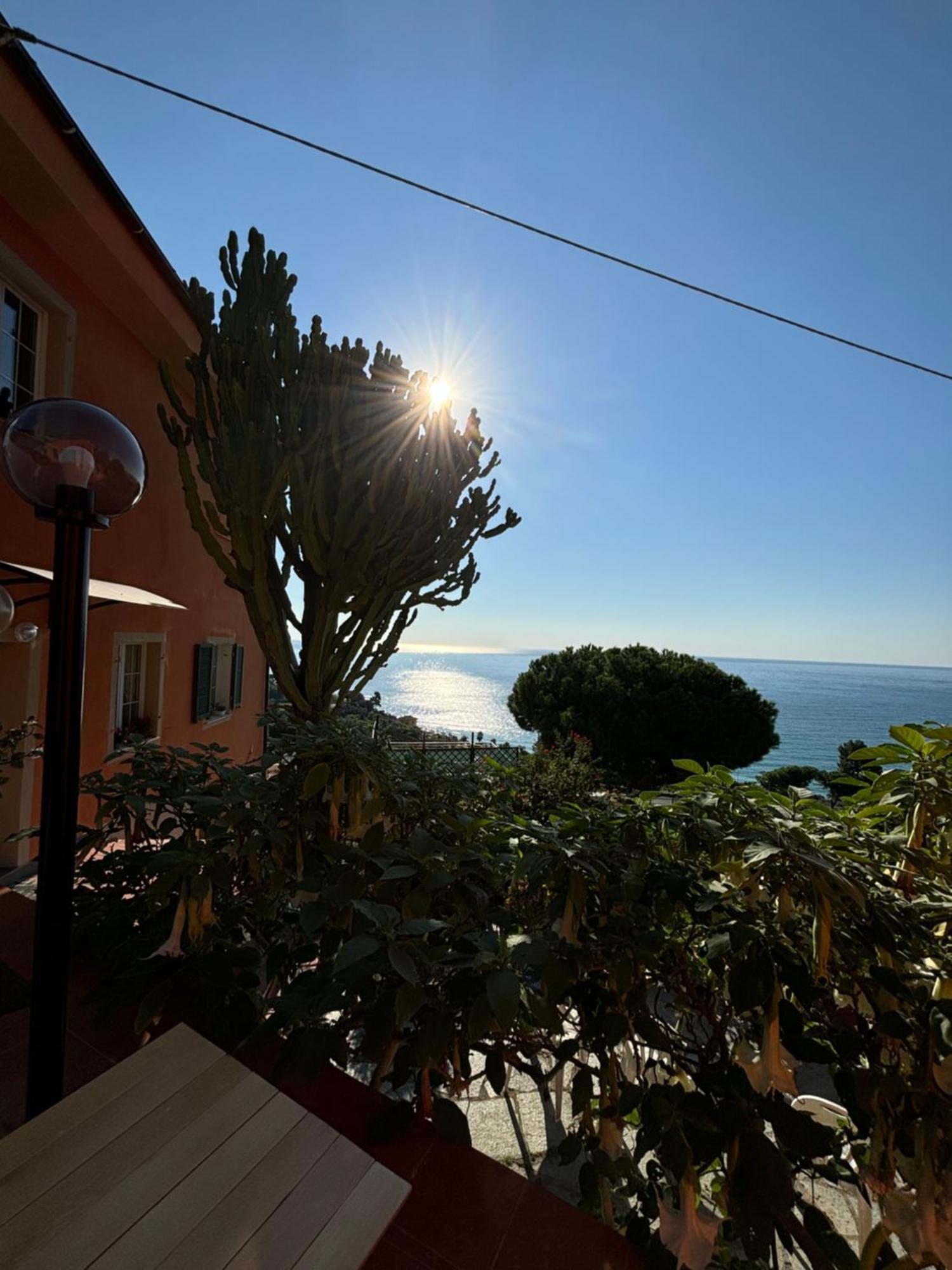 Appartement Il Giardino Del Mare à Vintimille Extérieur photo